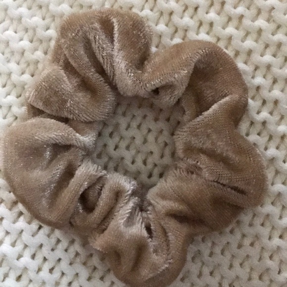 5 NWOT Scrunchies - Picture 9 of 15